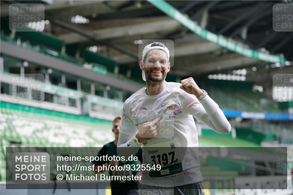 05.10.2025 - 20. swb-Marathon Bremen Michael Burmester http://msf.ph/oto/9325549 05.10.2025 12:45:19 Laufen im Stadion 109, 819, 1055, 1146, 1631, 1790, 1883, 2013, 2188, 2666, 2719, 3197, 3218, 3251, 3327, 3342, 4358, 4571, 4786, 6150, 6302, 6633, 6996, 7440, 8169, 8351, 8747, 8828, 9130, 506, 539, 642, 657, 917, 3150, 3219, 3251, 3982, 6633, 7099, 7525, 8169, 8351, 8382 meine-sportfotos.de