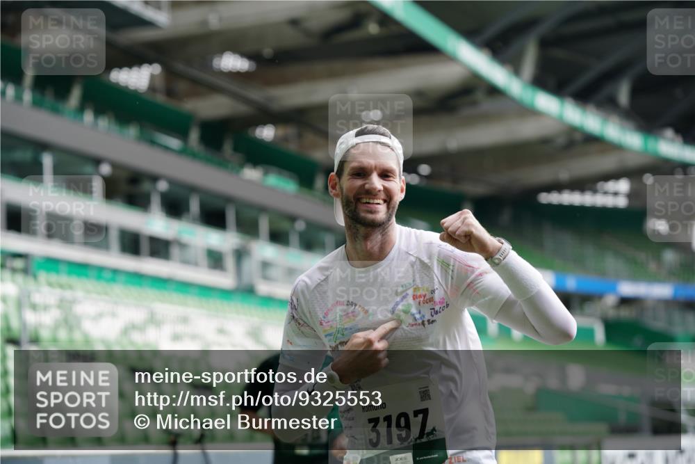 05.10.2025 - 20. swb-Marathon Bremen Michael Burmester http://msf.ph/oto/9325553 05.10.2025 12:45:19 Laufen im Stadion 109, 819, 1055, 1146, 1631, 1790, 1883, 2013, 2188, 2666, 2719, 3197, 3218, 3251, 3327, 3342, 4358, 4571, 4786, 6150, 6302, 6633, 6996, 7440, 8169, 8351, 8747, 8828, 9130, 506, 539, 642, 657, 917, 3150, 3219, 3251, 3982, 6633, 7099, 7525, 8169, 8351, 8382 meine-sportfotos.de