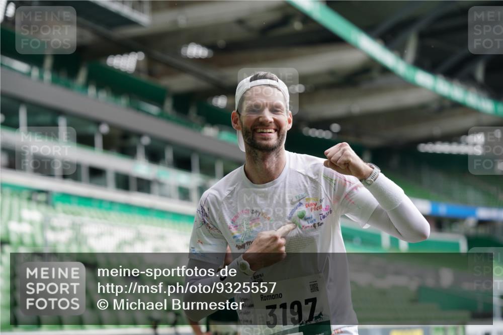 05.10.2025 - 20. swb-Marathon Bremen Michael Burmester http://msf.ph/oto/9325557 05.10.2025 12:45:19 Laufen im Stadion 109, 819, 1055, 1146, 1631, 1790, 1883, 2013, 2188, 2666, 2719, 3197, 3218, 3251, 3327, 3342, 4358, 4571, 4786, 6150, 6302, 6633, 6996, 7440, 8169, 8351, 8747, 8828, 9130, 506, 539, 642, 657, 917, 3150, 3219, 3251, 3982, 6633, 7099, 7525, 8169, 8351, 8382 meine-sportfotos.de