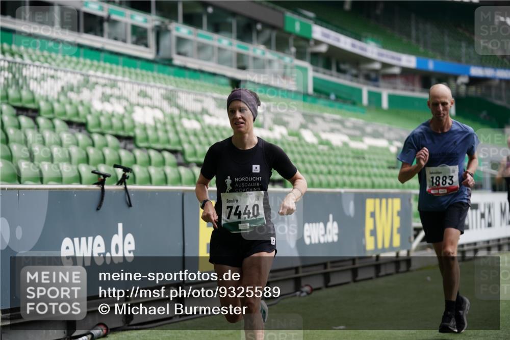 05.10.2025 - 20. swb-Marathon Bremen Michael Burmester http://msf.ph/oto/9325589 05.10.2025 12:45:25 Laufen im Stadion 109, 349, 819, 1055, 1146, 1631, 1790, 1883, 2666, 2719, 3197, 3218, 3327, 3342, 3807, 4358, 4571, 4786, 5132, 5588, 6150, 6302, 6996, 7440, 8747, 8828, 9130, 539, 642, 657, 917, 2013, 2188, 3150, 3219, 3251, 3982, 6633, 7525, 8169, 8351, 8382 meine-sportfotos.de