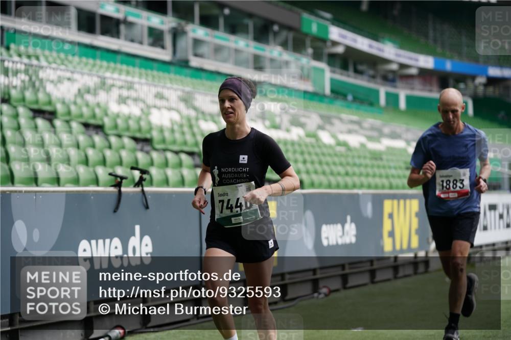 05.10.2025 - 20. swb-Marathon Bremen Michael Burmester http://msf.ph/oto/9325593 05.10.2025 12:45:26 Laufen im Stadion 109, 349, 819, 1055, 1146, 1631, 1790, 1883, 2666, 2719, 3197, 3218, 3327, 3342, 3807, 4358, 4571, 4786, 5132, 5588, 6150, 6302, 6996, 7440, 8747, 8828, 9130, 539, 642, 657, 917, 2013, 2188, 3150, 3219, 3251, 3982, 6633, 7525, 8169, 8351, 8382 meine-sportfotos.de