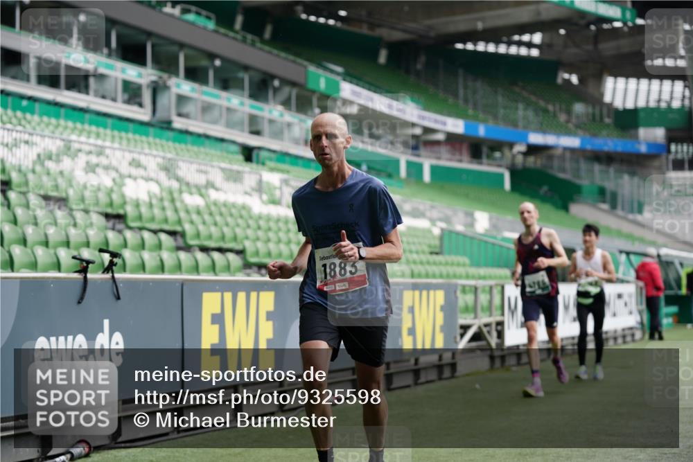 05.10.2025 - 20. swb-Marathon Bremen Michael Burmester http://msf.ph/oto/9325598 05.10.2025 12:45:27 Laufen im Stadion 109, 349, 819, 1055, 1146, 1631, 1790, 1883, 2666, 2719, 3197, 3218, 3327, 3342, 3807, 4358, 4571, 4786, 5132, 5588, 6150, 6302, 6996, 7028, 7440, 8747, 8828, 9130, 539, 642, 657, 2013, 2188, 3150, 3219, 3251, 3982, 6633, 7525, 8169, 8351, 8382 meine-sportfotos.de