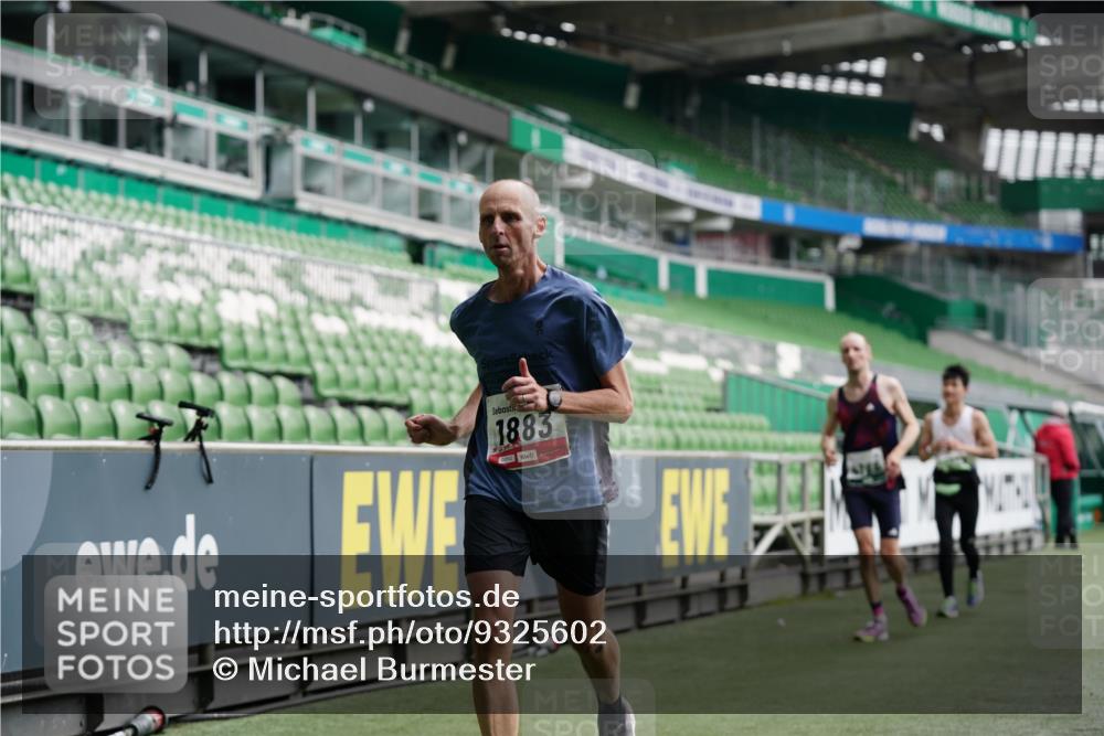 05.10.2025 - 20. swb-Marathon Bremen Michael Burmester http://msf.ph/oto/9325602 05.10.2025 12:45:27 Laufen im Stadion 109, 349, 819, 1055, 1146, 1631, 1790, 1883, 2666, 2719, 3197, 3218, 3327, 3342, 3807, 4358, 4571, 4786, 5132, 5588, 6150, 6302, 6996, 7028, 7440, 8747, 8828, 9130, 539, 642, 657, 2013, 2188, 3150, 3219, 3251, 3982, 6633, 7525, 8169, 8351, 8382 meine-sportfotos.de