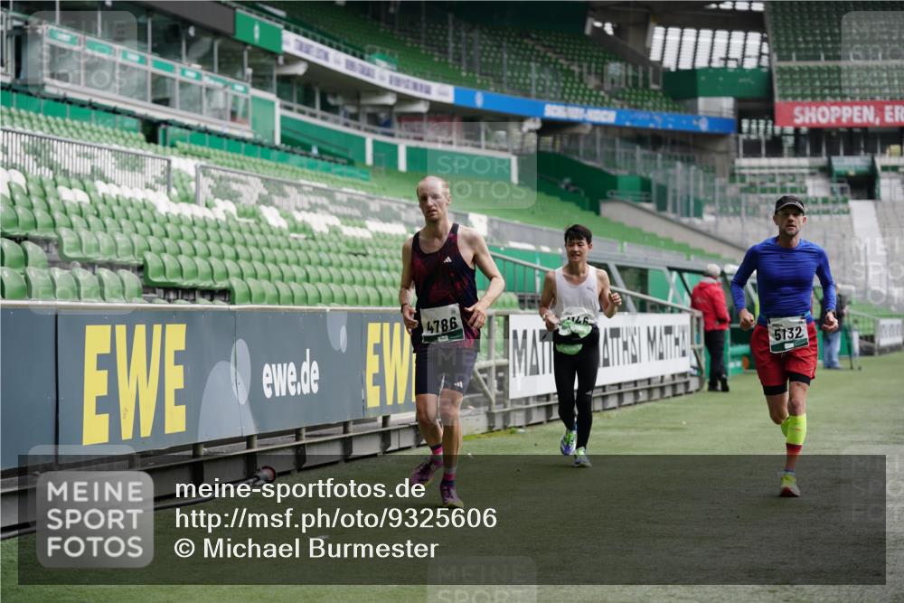 05.10.2025 - 20. swb-Marathon Bremen Michael Burmester http://msf.ph/oto/9325606 05.10.2025 12:45:28 Laufen im Stadion 109, 349, 819, 1055, 1146, 1631, 1790, 1883, 2666, 2719, 3197, 3218, 3327, 3342, 3807, 4358, 4571, 4786, 5132, 5588, 6150, 6302, 6996, 7028, 7440, 8747, 8828, 9130, 539, 642, 657, 2013, 2188, 3150, 3219, 3251, 3982, 6633, 8169, 8351, 8382 meine-sportfotos.de