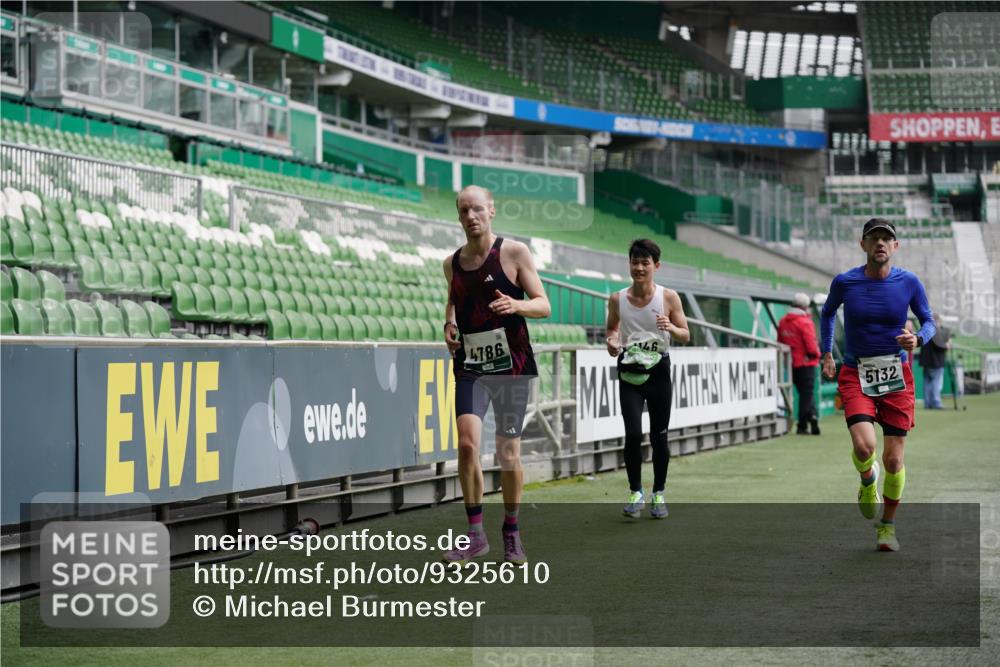 05.10.2025 - 20. swb-Marathon Bremen Michael Burmester http://msf.ph/oto/9325610 05.10.2025 12:45:28 Laufen im Stadion 109, 349, 819, 1055, 1146, 1631, 1790, 1883, 2666, 2719, 3197, 3218, 3327, 3342, 3807, 4358, 4571, 4786, 5132, 5588, 6150, 6302, 6996, 7028, 7440, 8747, 8828, 9130, 539, 642, 657, 2013, 2188, 3150, 3219, 3251, 3982, 6633, 8169, 8351, 8382 meine-sportfotos.de