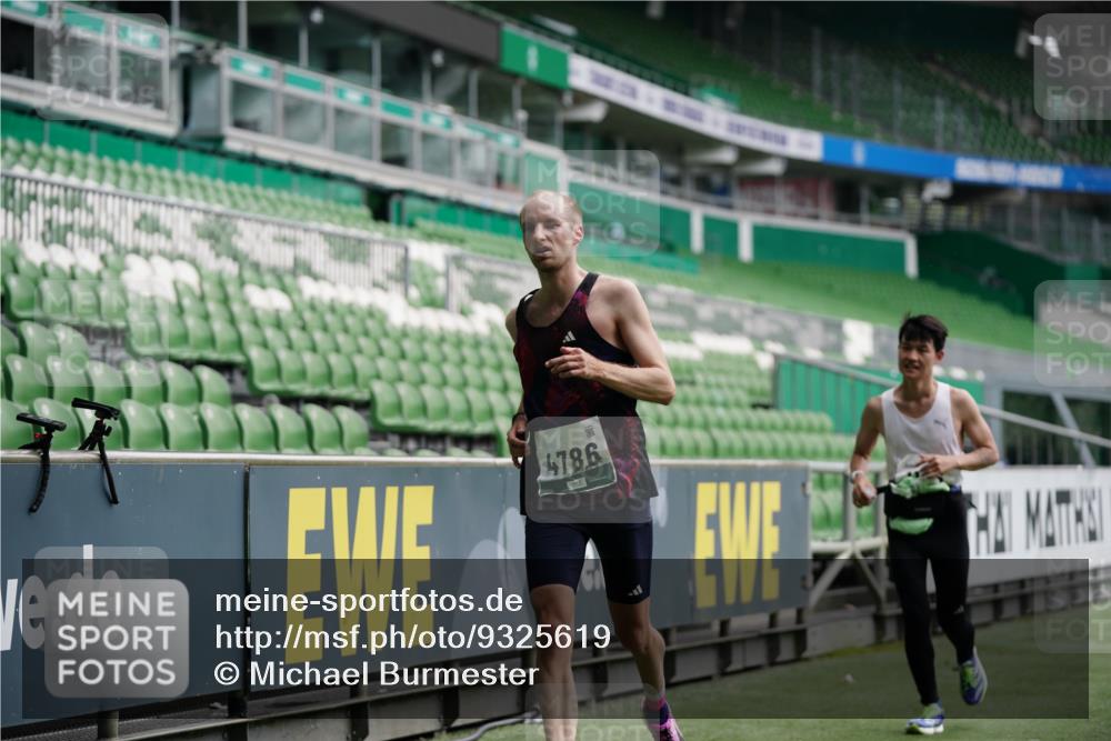 05.10.2025 - 20. swb-Marathon Bremen Michael Burmester http://msf.ph/oto/9325619 05.10.2025 12:45:29 Laufen im Stadion 109, 349, 649, 819, 852, 1055, 1146, 1307, 1631, 1790, 1883, 2666, 2719, 3197, 3218, 3327, 3342, 3807, 4358, 4571, 4786, 5132, 5588, 6150, 6302, 6996, 7028, 7440, 8747, 8828, 9130, 539, 642, 657, 819, 2013, 2188, 3150, 3219, 3251, 3982, 4358, 6633, 8169, 8351, 8382 meine-sportfotos.de