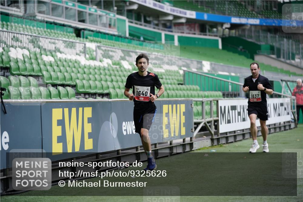 05.10.2025 - 20. swb-Marathon Bremen Michael Burmester http://msf.ph/oto/9325626 05.10.2025 12:35:58 Laufen im Stadion 343, 482, 902, 1000, 1212, 1640, 1837, 2129, 2838, 3891, 7854, 8321, 8613, 235, 673, 1232 meine-sportfotos.de