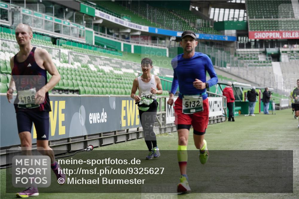 05.10.2025 - 20. swb-Marathon Bremen Michael Burmester http://msf.ph/oto/9325627 05.10.2025 12:45:29 Laufen im Stadion 109, 349, 649, 819, 852, 1055, 1146, 1307, 1631, 1790, 1883, 2666, 2719, 3197, 3218, 3327, 3342, 3807, 4358, 4571, 4786, 5132, 5588, 6150, 6302, 6996, 7028, 7440, 8747, 8828, 9130, 539, 642, 657, 819, 2013, 2188, 3150, 3219, 3251, 3982, 4358, 6633, 8169, 8351, 8382 meine-sportfotos.de