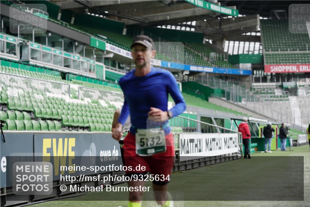05.10.2025 - 20. swb-Marathon Bremen Michael Burmester http://msf.ph/oto/9325634 05.10.2025 12:45:30 Laufen im Stadion 109, 349, 649, 852, 943, 1055, 1146, 1307, 1631, 1790, 1883, 2666, 2719, 3197, 3218, 3327, 3342, 3807, 4571, 4786, 5132, 5588, 6150, 6302, 6996, 7028, 7440, 8747, 8828, 9130, 539, 642, 657, 819, 2013, 2188, 3150, 3219, 3251, 3982, 4358, 6633, 8169, 8351, 8382 meine-sportfotos.de