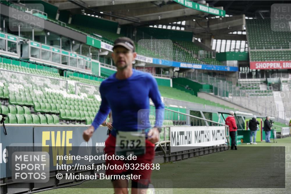 05.10.2025 - 20. swb-Marathon Bremen Michael Burmester http://msf.ph/oto/9325638 05.10.2025 12:45:30 Laufen im Stadion 109, 349, 649, 852, 943, 1055, 1146, 1307, 1631, 1790, 1883, 2666, 2719, 3197, 3218, 3327, 3342, 3807, 4571, 4786, 5132, 5588, 6150, 6302, 6996, 7028, 7440, 8747, 8828, 9130, 539, 642, 657, 819, 2013, 2188, 3150, 3219, 3251, 3982, 4358, 6633, 8169, 8351, 8382 meine-sportfotos.de