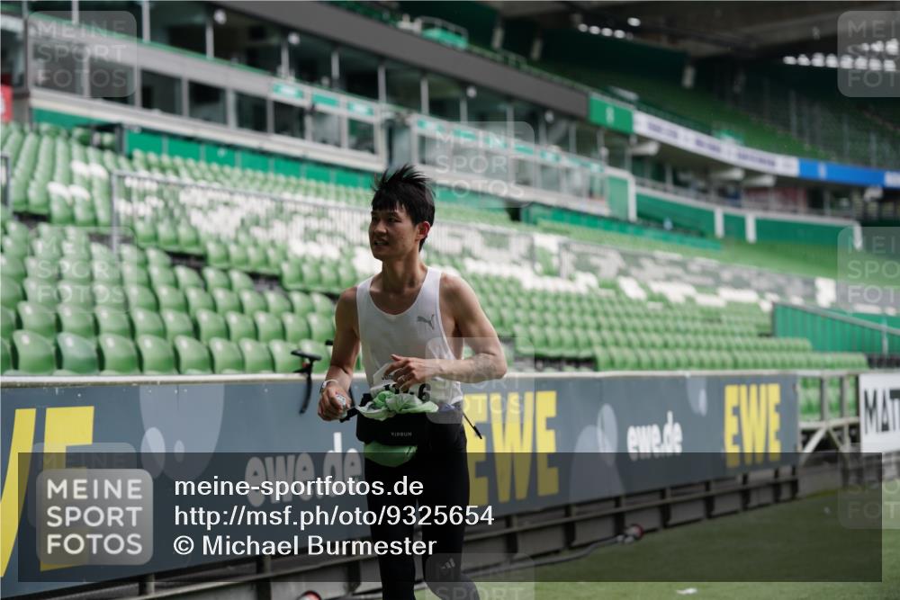 05.10.2025 - 20. swb-Marathon Bremen Michael Burmester http://msf.ph/oto/9325654 05.10.2025 12:45:32 Laufen im Stadion 109, 349, 649, 852, 943, 1055, 1146, 1307, 1631, 1790, 1883, 2545, 2666, 2719, 3197, 3218, 3327, 3342, 3807, 4571, 4786, 5132, 5588, 6150, 6302, 6996, 7028, 7440, 8747, 8828, 9130, 539, 642, 657, 819, 2013, 2188, 3219, 3251, 3982, 4358, 6633, 8169, 8351, 8382 meine-sportfotos.de