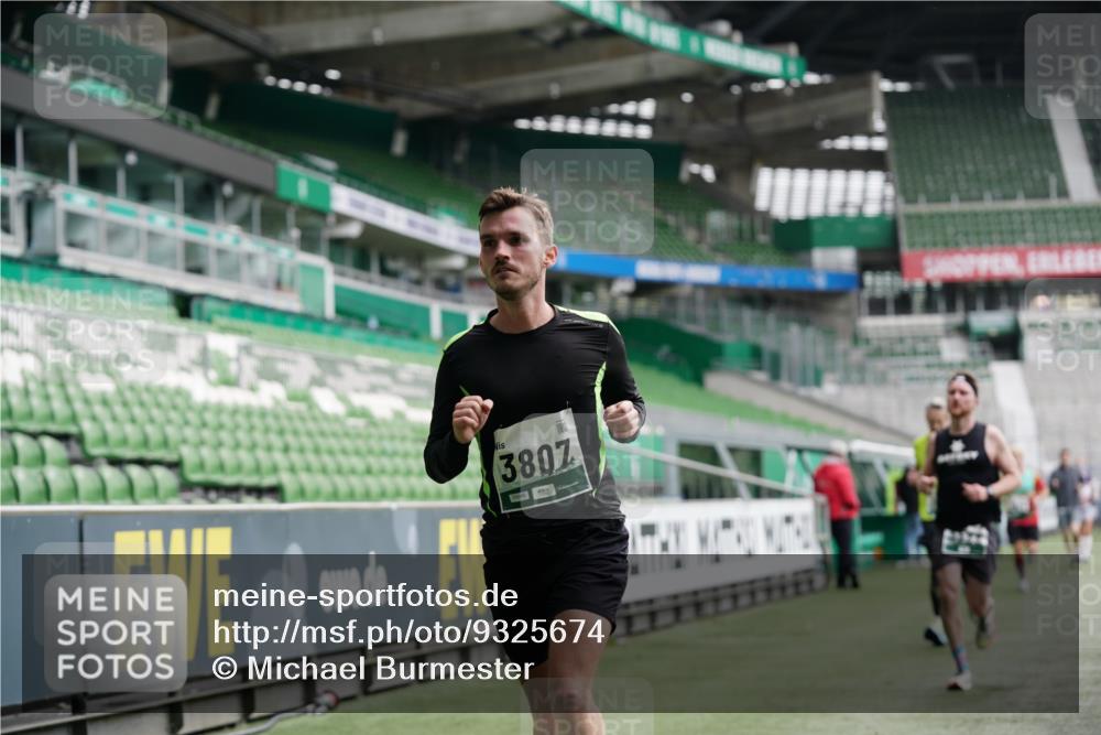 05.10.2025 - 20. swb-Marathon Bremen Michael Burmester http://msf.ph/oto/9325674 05.10.2025 12:45:35 Laufen im Stadion 109, 349, 649, 852, 943, 1055, 1091, 1146, 1307, 1790, 1883, 2545, 2666, 3197, 3218, 3327, 3807, 4571, 4786, 5132, 5588, 6150, 6302, 6996, 7028, 7440, 7526, 8747, 8828, 9130, 109, 642, 657, 819, 1631, 2013, 2188, 2719, 3219, 3251, 3342, 4358, 6302, 6633, 8169, 8351, 8382 meine-sportfotos.de