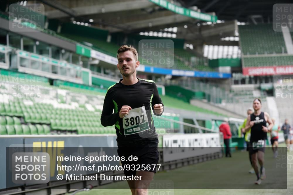 05.10.2025 - 20. swb-Marathon Bremen Michael Burmester http://msf.ph/oto/9325677 05.10.2025 12:45:35 Laufen im Stadion 109, 349, 649, 852, 943, 1055, 1091, 1146, 1307, 1790, 1883, 2545, 2666, 3197, 3218, 3327, 3807, 4571, 4786, 5132, 5588, 6150, 6302, 6996, 7028, 7440, 7526, 8747, 8828, 9130, 109, 642, 657, 819, 1631, 2013, 2188, 2719, 3219, 3251, 3342, 4358, 6302, 6633, 8169, 8351, 8382 meine-sportfotos.de