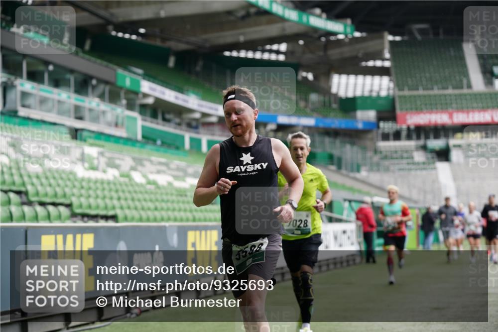 05.10.2025 - 20. swb-Marathon Bremen Michael Burmester http://msf.ph/oto/9325693 05.10.2025 12:45:38 Laufen im Stadion 349, 649, 852, 943, 1055, 1091, 1146, 1307, 1790, 1883, 2545, 2666, 3197, 3218, 3327, 3807, 4571, 4786, 5132, 5588, 6150, 6996, 7028, 7440, 7526, 8747, 8828, 9130, 109, 642, 819, 1631, 2013, 2188, 2719, 3251, 3342, 4358, 6302, 6633, 8169, 8351 meine-sportfotos.de