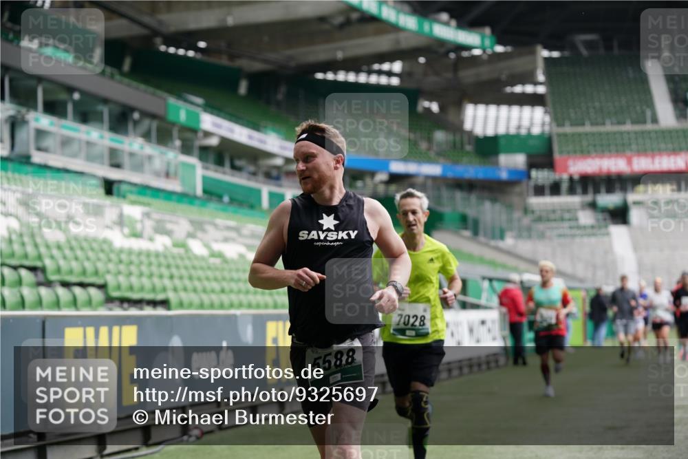05.10.2025 - 20. swb-Marathon Bremen Michael Burmester http://msf.ph/oto/9325697 05.10.2025 12:45:38 Laufen im Stadion 349, 649, 852, 943, 1055, 1091, 1146, 1307, 1790, 1883, 2545, 2666, 3197, 3218, 3327, 3807, 4571, 4786, 5132, 5588, 6150, 6996, 7028, 7440, 7526, 8747, 8828, 9130, 109, 642, 819, 1631, 2013, 2188, 2719, 3251, 3342, 4358, 6302, 6633, 8169, 8351 meine-sportfotos.de