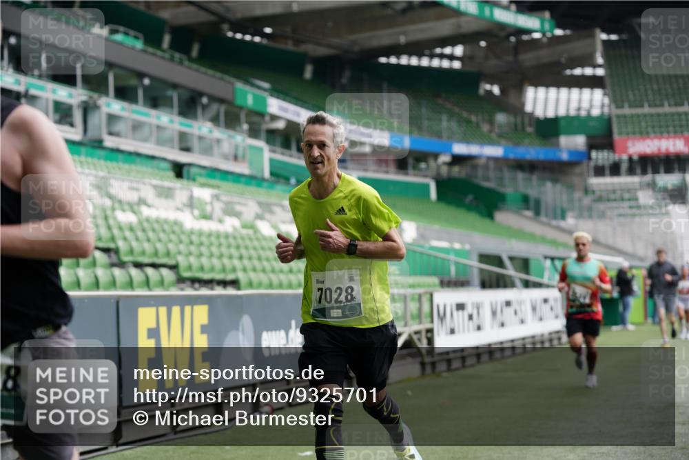05.10.2025 - 20. swb-Marathon Bremen Michael Burmester http://msf.ph/oto/9325701 05.10.2025 12:45:39 Laufen im Stadion 349, 649, 852, 943, 1055, 1091, 1146, 1307, 1790, 1883, 2545, 2666, 3197, 3218, 3327, 3807, 4571, 4786, 5132, 5588, 6150, 6996, 7028, 7440, 7526, 8747, 8828, 9130, 109, 819, 1631, 2013, 2188, 2666, 2719, 3251, 3342, 4358, 6302, 6633, 8169, 8351 meine-sportfotos.de