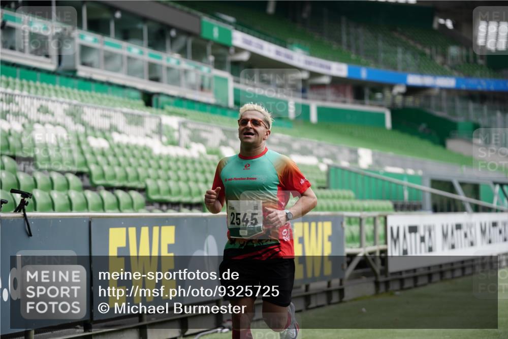 05.10.2025 - 20. swb-Marathon Bremen Michael Burmester http://msf.ph/oto/9325725 05.10.2025 12:45:42 Laufen im Stadion 349, 649, 852, 943, 1055, 1091, 1146, 1307, 1790, 1883, 2545, 3197, 3218, 3327, 3807, 4571, 4786, 5132, 5588, 6150, 6996, 7028, 7440, 7526, 8747, 8828, 9130, 109, 819, 1631, 2013, 2666, 2719, 3327, 3342, 4358, 6302 meine-sportfotos.de