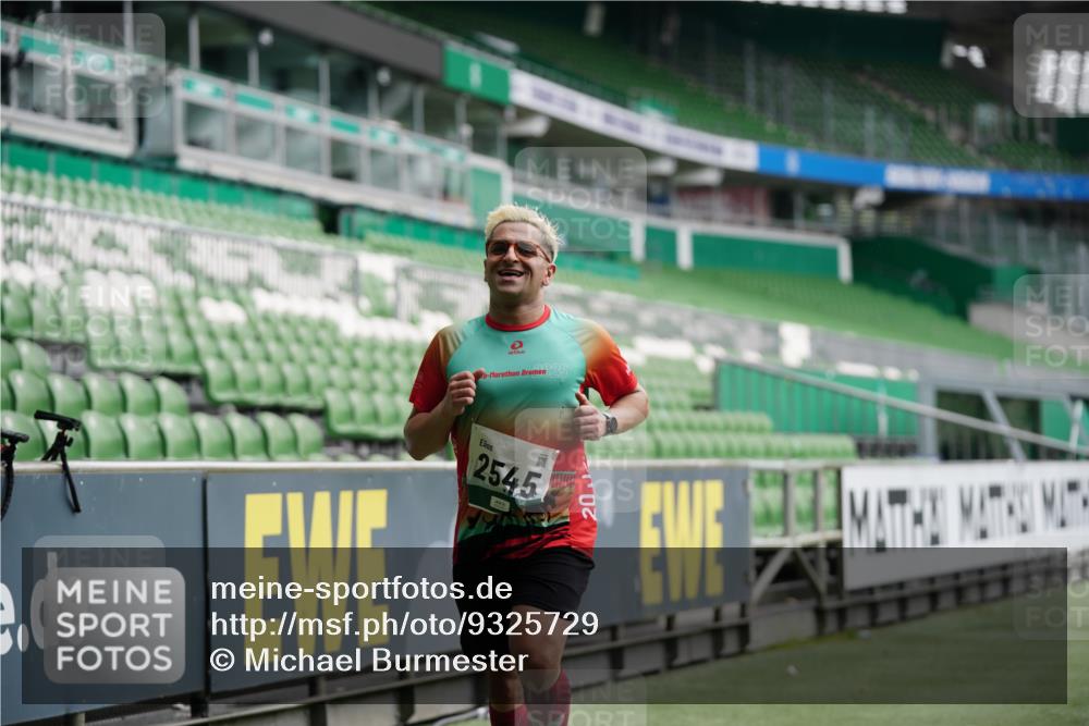 05.10.2025 - 20. swb-Marathon Bremen Michael Burmester http://msf.ph/oto/9325729 05.10.2025 12:45:42 Laufen im Stadion 349, 649, 852, 943, 1055, 1091, 1146, 1307, 1790, 1883, 2545, 3197, 3218, 3327, 3807, 4571, 4786, 5132, 5588, 6150, 6996, 7028, 7440, 7526, 8747, 8828, 9130, 109, 819, 1631, 2013, 2666, 2719, 3327, 3342, 4358, 6302 meine-sportfotos.de