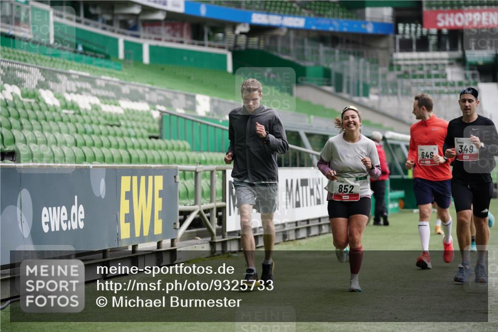 05.10.2025 - 20. swb-Marathon Bremen Michael Burmester http://msf.ph/oto/9325733 05.10.2025 12:45:45 Laufen im Stadion 349, 649, 852, 943, 1055, 1091, 1146, 1307, 1790, 1883, 2545, 3197, 3218, 3807, 4786, 5132, 5588, 6150, 7028, 7440, 7526, 8747, 8828, 109, 819, 1631, 2666, 2719, 3327, 3342, 4358, 4571, 6302, 6996, 8828, 9130 meine-sportfotos.de