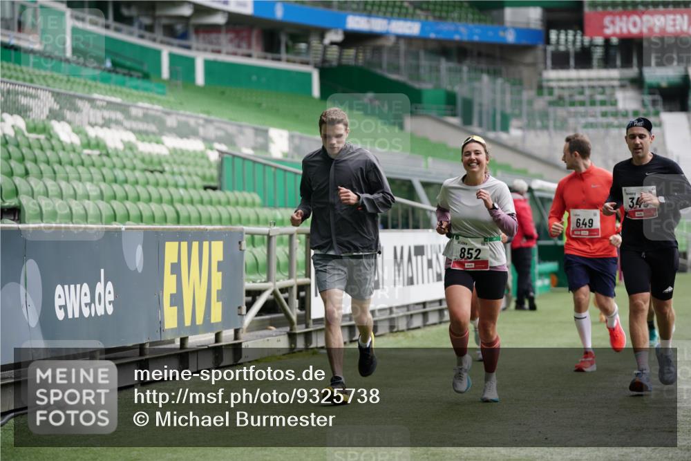 05.10.2025 - 20. swb-Marathon Bremen Michael Burmester http://msf.ph/oto/9325738 05.10.2025 12:45:45 Laufen im Stadion 349, 649, 852, 943, 1055, 1091, 1146, 1307, 1790, 1883, 2545, 3197, 3218, 3807, 4786, 5132, 5588, 6150, 7028, 7440, 7526, 8747, 8828, 109, 819, 1631, 2666, 2719, 3327, 3342, 4358, 4571, 6302, 6996, 8828, 9130 meine-sportfotos.de