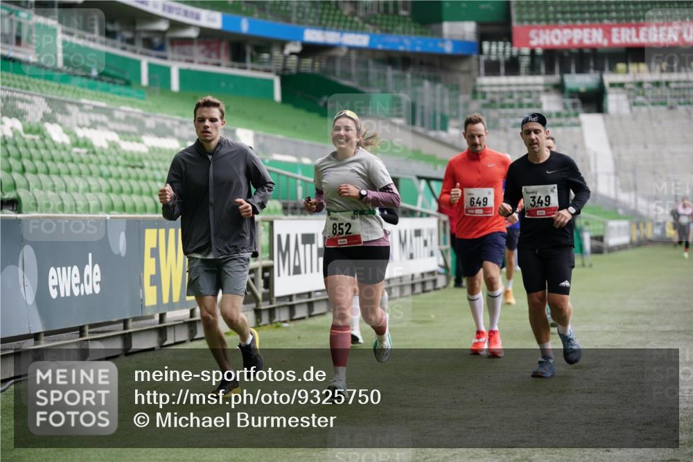 05.10.2025 - 20. swb-Marathon Bremen Michael Burmester http://msf.ph/oto/9325750 05.10.2025 12:45:46 Laufen im Stadion 349, 649, 852, 943, 1055, 1091, 1146, 1307, 1790, 1883, 2545, 3197, 3218, 3807, 4786, 5132, 5588, 6150, 7028, 7440, 7526, 8747, 109, 819, 1631, 2666, 2719, 3327, 3342, 4358, 4571, 6302, 6996, 8828, 9130 meine-sportfotos.de