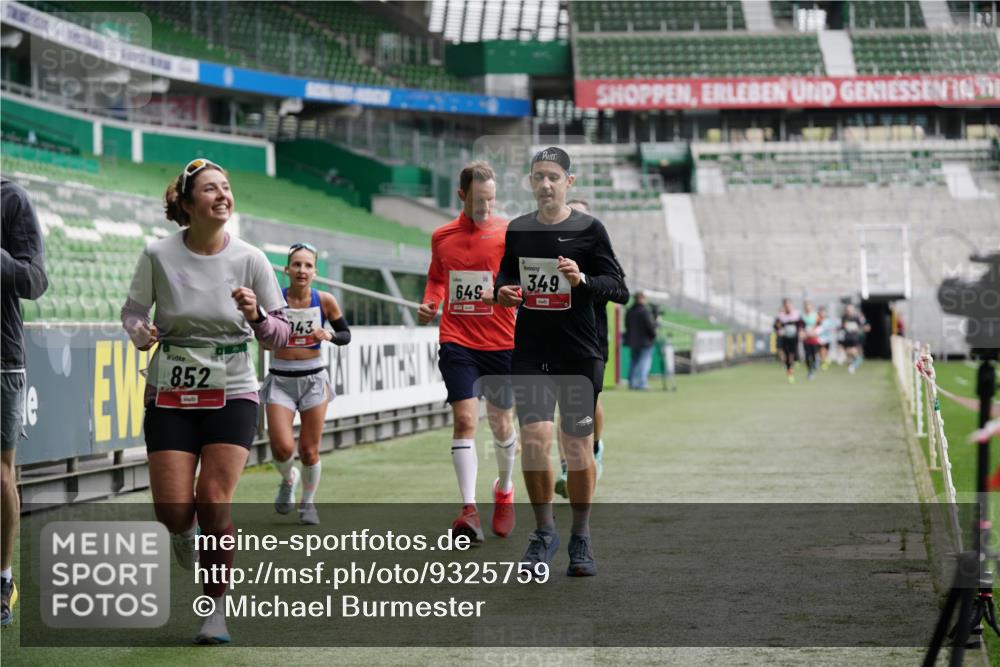05.10.2025 - 20. swb-Marathon Bremen Michael Burmester http://msf.ph/oto/9325759 05.10.2025 12:45:47 Laufen im Stadion 349, 649, 852, 943, 1055, 1091, 1146, 1307, 1790, 1883, 2545, 3197, 3218, 3807, 4786, 5132, 5588, 6150, 7028, 7440, 7526, 8747, 109, 819, 1631, 2666, 2719, 3327, 3342, 4358, 4571, 6302, 6996, 8828, 9130 meine-sportfotos.de