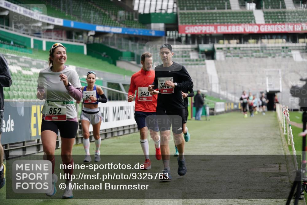 05.10.2025 - 20. swb-Marathon Bremen Michael Burmester http://msf.ph/oto/9325763 05.10.2025 12:45:47 Laufen im Stadion 349, 649, 852, 943, 1055, 1091, 1146, 1307, 1790, 1883, 2545, 3197, 3218, 3807, 4786, 5132, 5588, 6150, 7028, 7440, 7526, 8747, 109, 819, 1631, 2666, 2719, 3327, 3342, 4358, 4571, 6302, 6996, 8828, 9130 meine-sportfotos.de