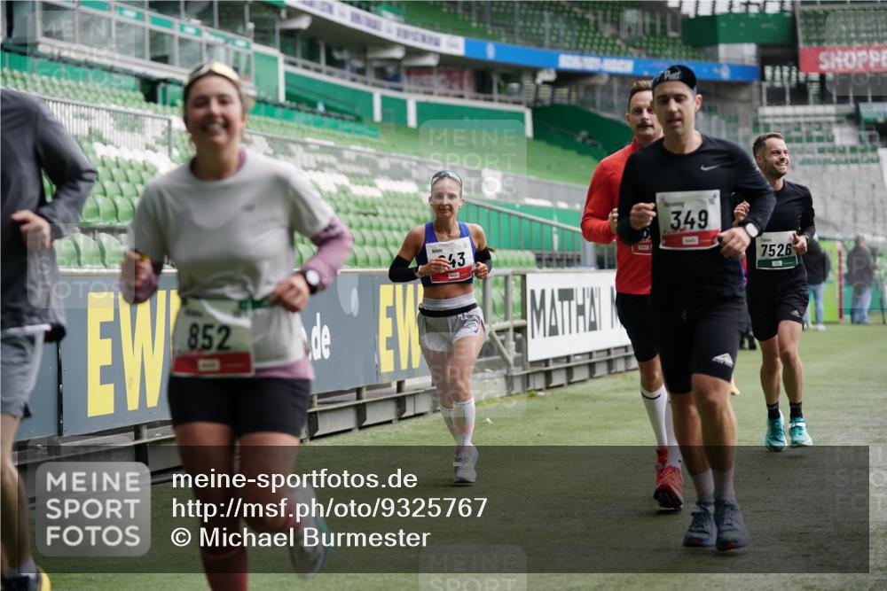 05.10.2025 - 20. swb-Marathon Bremen Michael Burmester http://msf.ph/oto/9325767 05.10.2025 12:45:48 Laufen im Stadion 349, 649, 852, 943, 1055, 1091, 1146, 1307, 1790, 1883, 2545, 3197, 3218, 3807, 4786, 5132, 5588, 6150, 7028, 7440, 7526, 8747, 109, 819, 1055, 1631, 2666, 2719, 3327, 3342, 4358, 4571, 6302, 6996, 8828, 9130 meine-sportfotos.de