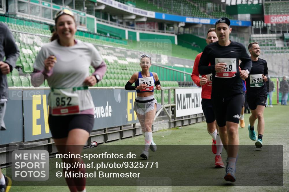 05.10.2025 - 20. swb-Marathon Bremen Michael Burmester http://msf.ph/oto/9325771 05.10.2025 12:45:48 Laufen im Stadion 349, 649, 852, 943, 1055, 1091, 1146, 1307, 1790, 1883, 2545, 3197, 3218, 3807, 4786, 5132, 5588, 6150, 7028, 7440, 7526, 8747, 109, 819, 1055, 1631, 2666, 2719, 3327, 3342, 4358, 4571, 6302, 6996, 8828, 9130 meine-sportfotos.de