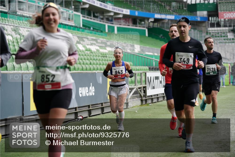 05.10.2025 - 20. swb-Marathon Bremen Michael Burmester http://msf.ph/oto/9325776 05.10.2025 12:45:48 Laufen im Stadion 349, 649, 852, 943, 1055, 1091, 1146, 1307, 1790, 1883, 2545, 3197, 3218, 3807, 4786, 5132, 5588, 6150, 7028, 7440, 7526, 8747, 109, 819, 1055, 1631, 2666, 2719, 3327, 3342, 4358, 4571, 6302, 6996, 8828, 9130 meine-sportfotos.de