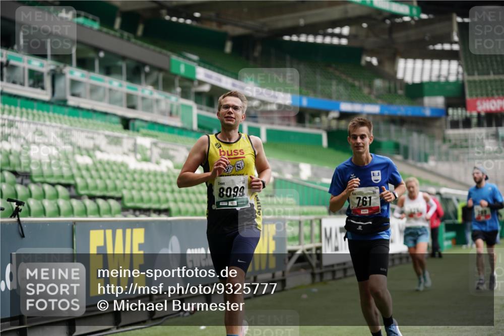 05.10.2025 - 20. swb-Marathon Bremen Michael Burmester http://msf.ph/oto/9325777 05.10.2025 12:36:23 Laufen im Stadion 298, 343, 482, 735, 761, 902, 1212, 1231, 1640, 1837, 2186, 3198, 3891, 5625, 7854, 8099, 8321, 8613, 1000, 2838 meine-sportfotos.de