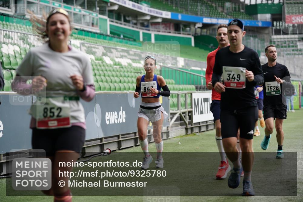 05.10.2025 - 20. swb-Marathon Bremen Michael Burmester http://msf.ph/oto/9325780 05.10.2025 12:45:49 Laufen im Stadion 349, 649, 852, 943, 1091, 1146, 1307, 1790, 1883, 2545, 3197, 3218, 3807, 4786, 5132, 5588, 6150, 7028, 7440, 7526, 8747, 109, 819, 1055, 1631, 2666, 2719, 3327, 3342, 4358, 4571, 6302, 6996, 8828, 9130 meine-sportfotos.de