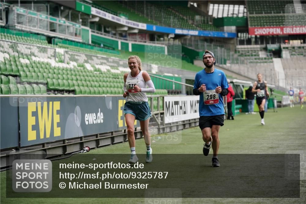 05.10.2025 - 20. swb-Marathon Bremen Michael Burmester http://msf.ph/oto/9325787 05.10.2025 12:36:25 Laufen im Stadion 298, 343, 482, 735, 761, 902, 1212, 1231, 1640, 1837, 1907, 2186, 3198, 3891, 5625, 7854, 8099, 8321, 8613, 1000, 2838, 8613 meine-sportfotos.de