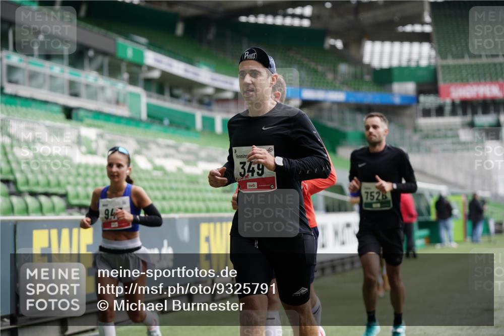 05.10.2025 - 20. swb-Marathon Bremen Michael Burmester http://msf.ph/oto/9325791 05.10.2025 12:45:49 Laufen im Stadion 349, 649, 852, 943, 1091, 1146, 1307, 1790, 1883, 2545, 3197, 3218, 3807, 4786, 5132, 5588, 6150, 7028, 7440, 7526, 8747, 109, 819, 1055, 1631, 2666, 2719, 3327, 3342, 4358, 4571, 6302, 6996, 8828, 9130 meine-sportfotos.de