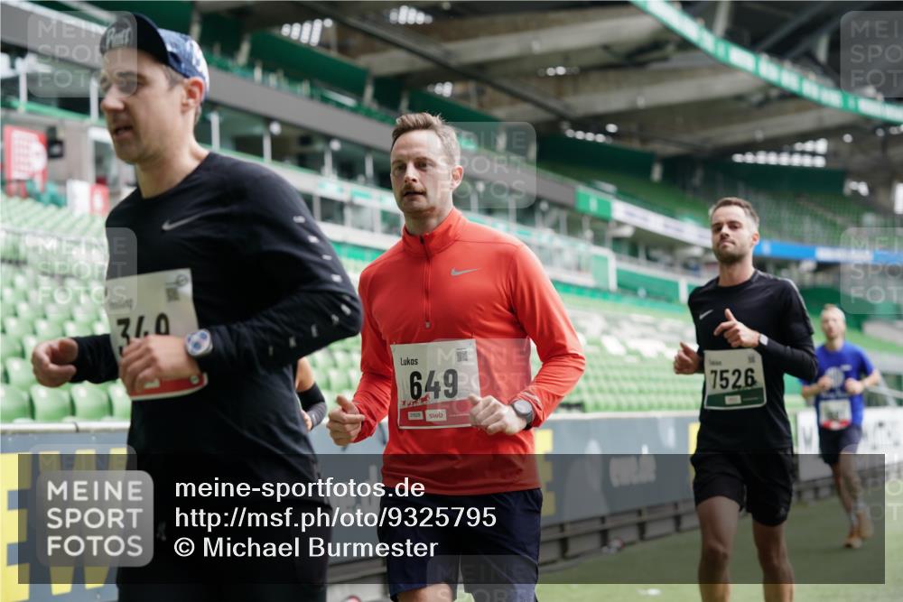 05.10.2025 - 20. swb-Marathon Bremen Michael Burmester http://msf.ph/oto/9325795 05.10.2025 12:45:51 Laufen im Stadion 349, 649, 852, 943, 1091, 1146, 1307, 1790, 1883, 2228, 2545, 3197, 3807, 4786, 5132, 5588, 6150, 7028, 7440, 7526, 8747, 109, 1055, 1631, 2666, 2719, 3218, 3327, 3342, 4571, 6302, 6996, 8828, 9130 meine-sportfotos.de