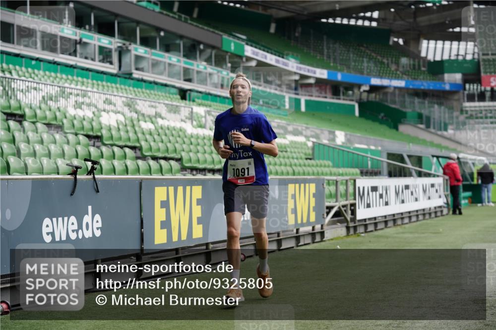 05.10.2025 - 20. swb-Marathon Bremen Michael Burmester http://msf.ph/oto/9325805 05.10.2025 12:45:53 Laufen im Stadion 349, 649, 852, 943, 1091, 1146, 1307, 1790, 1883, 2228, 2545, 3197, 3807, 4274, 4786, 5132, 5588, 6150, 7028, 7440, 7526, 8747, 109, 1055, 1631, 2666, 2719, 3218, 3327, 3342, 4571, 6302, 6996, 8828, 9130 meine-sportfotos.de