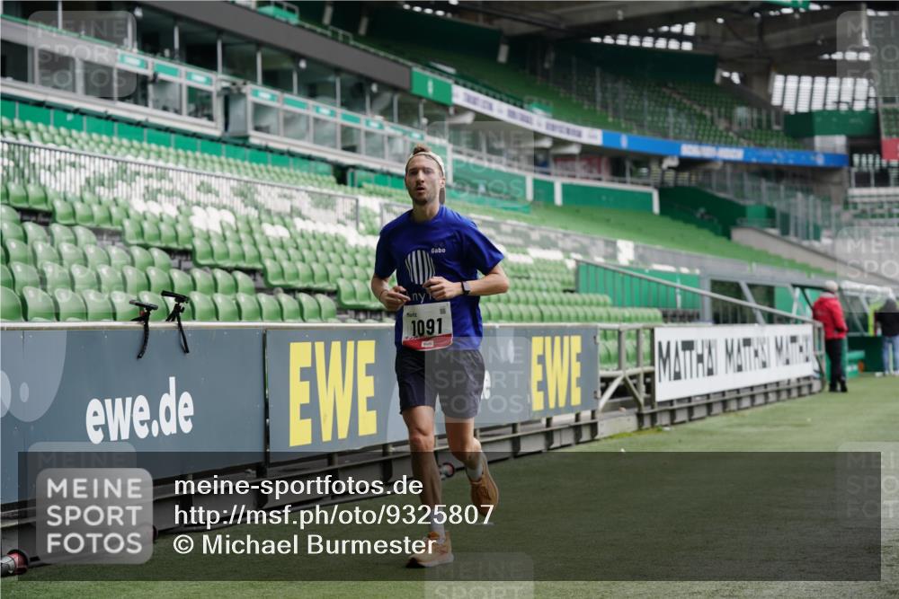 05.10.2025 - 20. swb-Marathon Bremen Michael Burmester http://msf.ph/oto/9325807 05.10.2025 12:45:53 Laufen im Stadion 349, 649, 852, 943, 1091, 1146, 1307, 1790, 1883, 2228, 2545, 3197, 3807, 4274, 4786, 5132, 5588, 6150, 7028, 7440, 7526, 8747, 109, 1055, 1631, 2666, 2719, 3218, 3327, 3342, 4571, 6302, 6996, 8828, 9130 meine-sportfotos.de