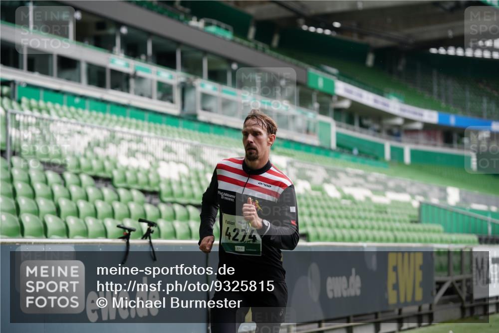 05.10.2025 - 20. swb-Marathon Bremen Michael Burmester http://msf.ph/oto/9325815 05.10.2025 12:46:03 Laufen im Stadion 256, 281, 349, 649, 852, 943, 1091, 1146, 1307, 1883, 2163, 2228, 2276, 2545, 2585, 3197, 3381, 3807, 4274, 4617, 4786, 5132, 5588, 6150, 6849, 7028, 7440, 7526, 7675, 1055, 1790, 3218, 4571, 6996, 8747, 8828, 9130 meine-sportfotos.de