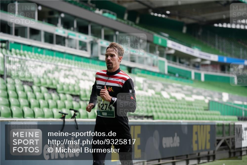 05.10.2025 - 20. swb-Marathon Bremen Michael Burmester http://msf.ph/oto/9325817 05.10.2025 12:46:03 Laufen im Stadion 256, 281, 349, 649, 852, 943, 1091, 1146, 1307, 1883, 2163, 2228, 2276, 2545, 2585, 3197, 3381, 3807, 4274, 4617, 4786, 5132, 5588, 6150, 6849, 7028, 7440, 7526, 7675, 1055, 1790, 3218, 4571, 6996, 8747, 8828, 9130 meine-sportfotos.de
