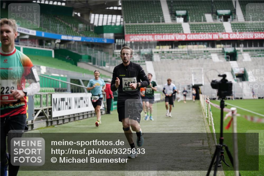 05.10.2025 - 20. swb-Marathon Bremen Michael Burmester http://msf.ph/oto/9325833 05.10.2025 12:46:08 Laufen im Stadion 256, 281, 349, 649, 852, 943, 1091, 1307, 2163, 2228, 2276, 2545, 2585, 3381, 3807, 4274, 4617, 4786, 5132, 5588, 6150, 6849, 7028, 7440, 7526, 7675, 1055, 1146, 1790, 1883, 3197, 3218, 6150, 8747 meine-sportfotos.de