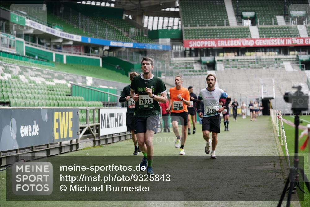 05.10.2025 - 20. swb-Marathon Bremen Michael Burmester http://msf.ph/oto/9325843 05.10.2025 12:46:12 Laufen im Stadion 256, 281, 349, 649, 852, 943, 1091, 1307, 2163, 2228, 2276, 2545, 2585, 3381, 3807, 4274, 4617, 4786, 5132, 5588, 6849, 7028, 7440, 7526, 7675, 1146, 1790, 1883, 3197, 6150, 8747 meine-sportfotos.de