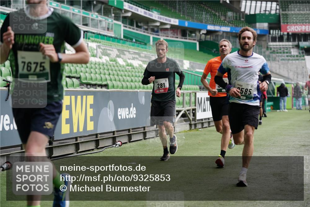 05.10.2025 - 20. swb-Marathon Bremen Michael Burmester http://msf.ph/oto/9325853 05.10.2025 12:46:15 Laufen im Stadion 256, 281, 349, 649, 852, 891, 943, 1091, 1307, 2163, 2228, 2276, 2545, 2585, 3054, 3381, 3807, 4274, 4617, 4786, 5132, 5588, 6849, 7028, 7526, 7675, 1146, 1790, 1883, 3197, 4786, 6150, 7440, 8747 meine-sportfotos.de