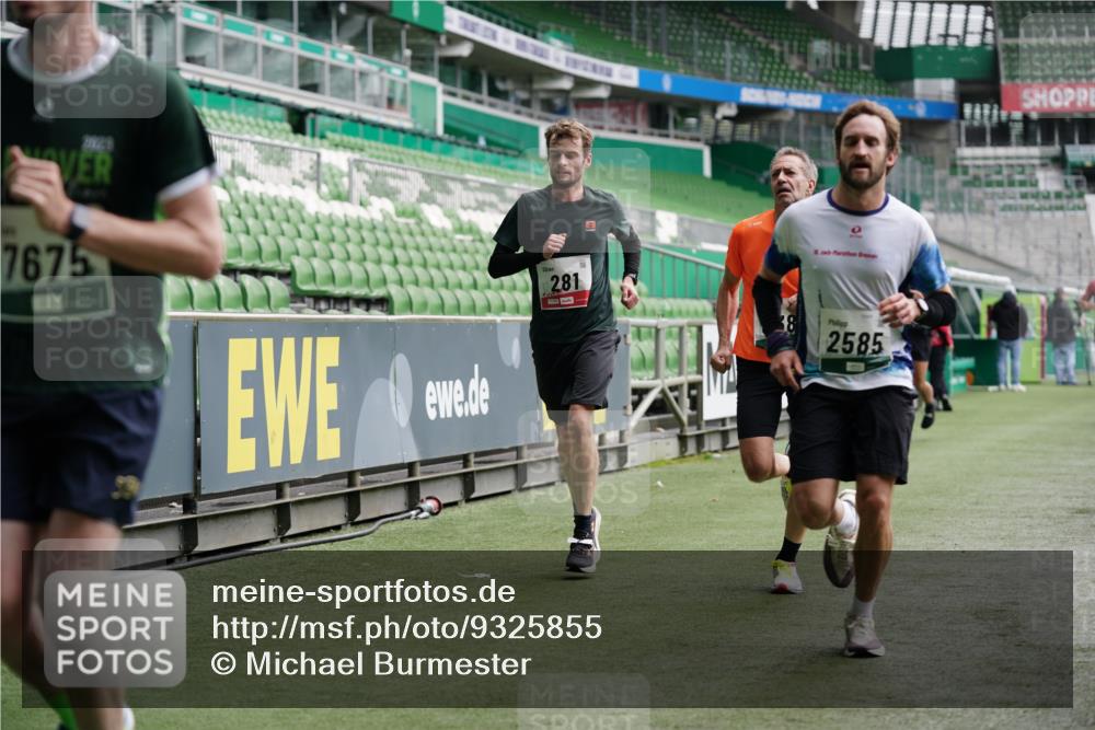 05.10.2025 - 20. swb-Marathon Bremen Michael Burmester http://msf.ph/oto/9325855 05.10.2025 12:46:15 Laufen im Stadion 256, 281, 349, 649, 852, 891, 943, 1091, 1307, 2163, 2228, 2276, 2545, 2585, 3054, 3381, 3807, 4274, 4617, 4786, 5132, 5588, 6849, 7028, 7526, 7675, 1146, 1790, 1883, 3197, 4786, 6150, 7440, 8747 meine-sportfotos.de