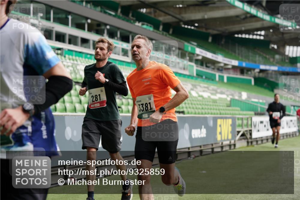 05.10.2025 - 20. swb-Marathon Bremen Michael Burmester http://msf.ph/oto/9325859 05.10.2025 12:46:16 Laufen im Stadion 256, 281, 349, 649, 852, 891, 943, 1091, 1307, 2163, 2228, 2276, 2545, 2585, 3054, 3381, 3807, 4274, 4617, 4758, 5132, 5588, 6849, 7028, 7526, 7675, 1146, 1790, 1883, 3197, 4786, 6150, 7440, 8747 meine-sportfotos.de