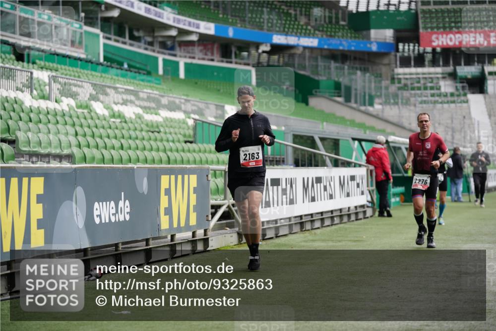 05.10.2025 - 20. swb-Marathon Bremen Michael Burmester http://msf.ph/oto/9325863 05.10.2025 12:46:18 Laufen im Stadion 256, 281, 349, 649, 852, 891, 943, 1091, 1246, 1307, 2163, 2228, 2276, 2545, 2585, 3054, 3084, 3381, 3807, 4274, 4617, 4758, 5132, 5588, 6849, 7028, 7526, 7675, 1146, 1883, 3197, 4786, 6150, 7440 meine-sportfotos.de