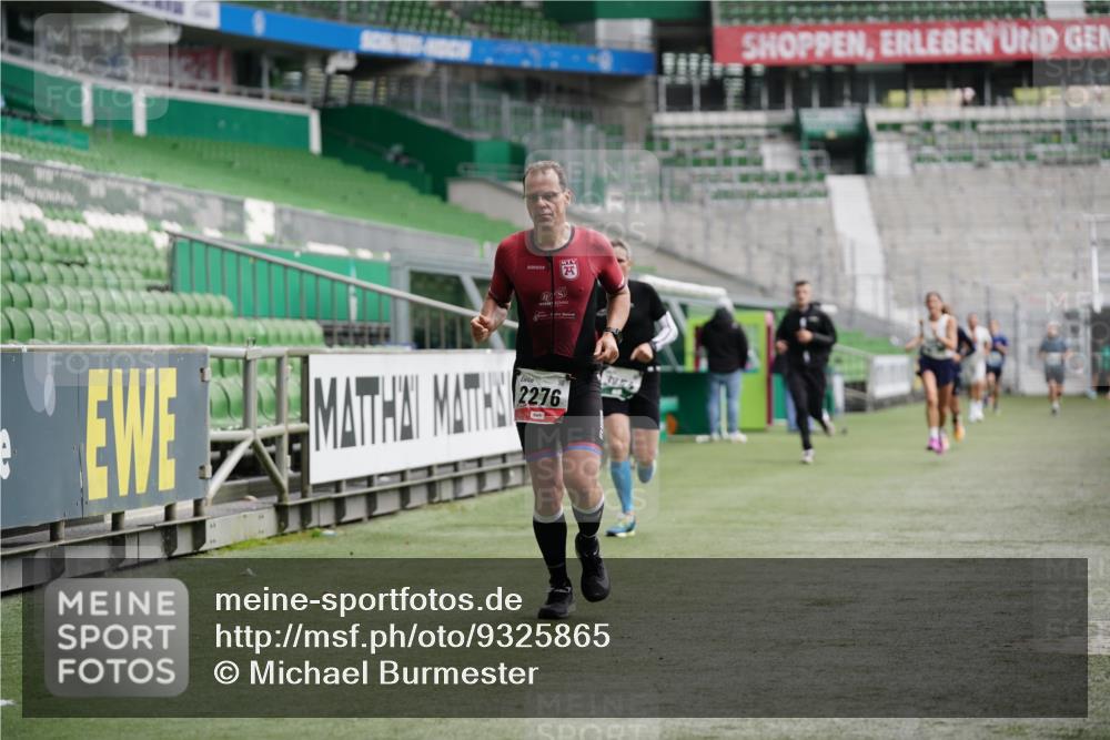 05.10.2025 - 20. swb-Marathon Bremen Michael Burmester http://msf.ph/oto/9325865 05.10.2025 12:46:21 Laufen im Stadion 256, 281, 349, 649, 852, 891, 943, 1091, 1246, 1307, 2163, 2228, 2276, 2545, 2585, 3054, 3084, 3381, 3807, 4274, 4617, 4758, 5588, 6849, 7028, 7526, 7675, 1146, 1883, 3197, 4786, 5132, 6150, 7440 meine-sportfotos.de