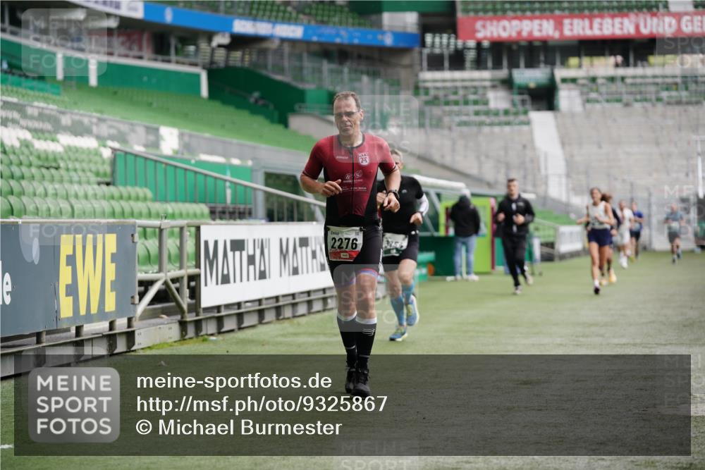 05.10.2025 - 20. swb-Marathon Bremen Michael Burmester http://msf.ph/oto/9325867 05.10.2025 12:46:21 Laufen im Stadion 256, 281, 349, 649, 852, 891, 943, 1091, 1246, 1307, 2163, 2228, 2276, 2545, 2585, 3054, 3084, 3381, 3807, 4274, 4617, 4758, 5588, 6849, 7028, 7526, 7675, 1146, 1883, 3197, 4786, 5132, 6150, 7440 meine-sportfotos.de