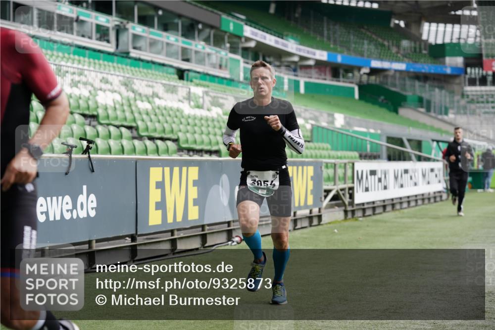 05.10.2025 - 20. swb-Marathon Bremen Michael Burmester http://msf.ph/oto/9325873 05.10.2025 12:46:25 Laufen im Stadion 256, 281, 609, 649, 852, 891, 943, 1091, 1246, 1307, 2163, 2228, 2276, 2545, 2585, 3054, 3084, 3381, 3807, 4274, 4617, 4758, 6849, 7028, 7526, 7675, 349, 1146, 1883, 3197, 3807, 4786, 5132, 5588, 6150, 7440 meine-sportfotos.de