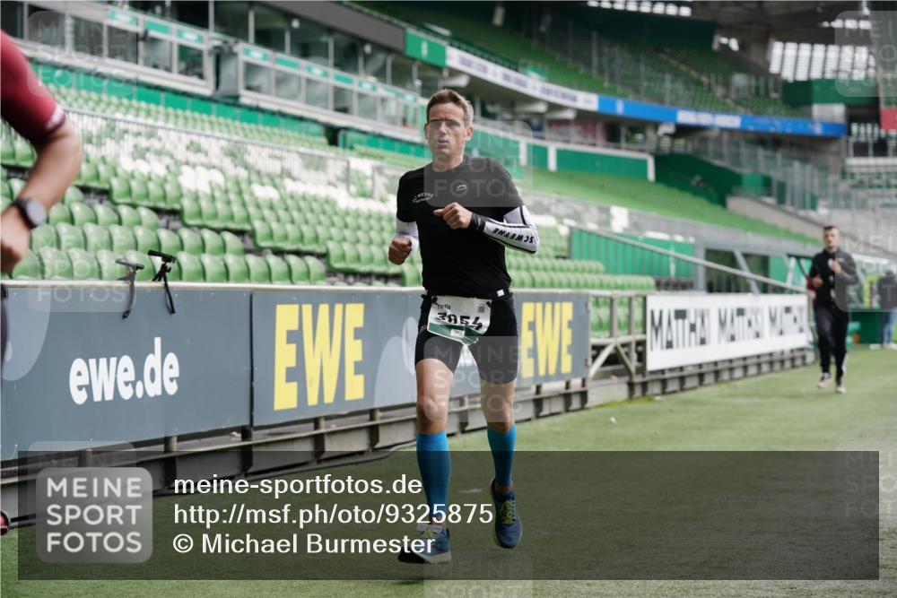 05.10.2025 - 20. swb-Marathon Bremen Michael Burmester http://msf.ph/oto/9325875 05.10.2025 12:46:25 Laufen im Stadion 256, 281, 609, 649, 852, 891, 943, 1091, 1246, 1307, 2163, 2228, 2276, 2545, 2585, 3054, 3084, 3381, 3807, 4274, 4617, 4758, 6849, 7028, 7526, 7675, 349, 1146, 1883, 3197, 3807, 4786, 5132, 5588, 6150, 7440 meine-sportfotos.de