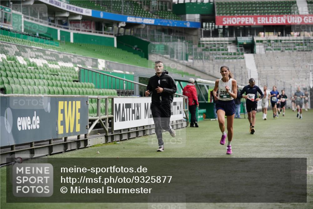 05.10.2025 - 20. swb-Marathon Bremen Michael Burmester http://msf.ph/oto/9325877 05.10.2025 12:46:27 Laufen im Stadion 256, 281, 609, 649, 852, 891, 943, 1091, 1246, 1307, 1521, 2163, 2228, 2276, 2545, 2585, 3054, 3084, 3381, 4274, 4617, 4758, 4848, 6849, 7028, 7526, 7583, 7675, 349, 3807, 4786, 5132, 5588, 6150, 7028, 7440 meine-sportfotos.de